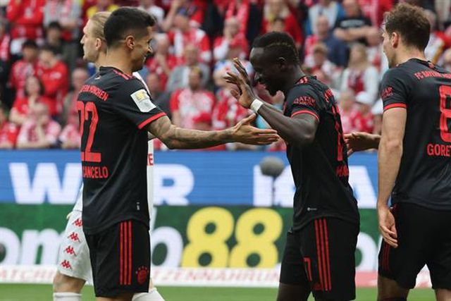 Cancelo assiste para golo de cabeça de Mané (vídeo)