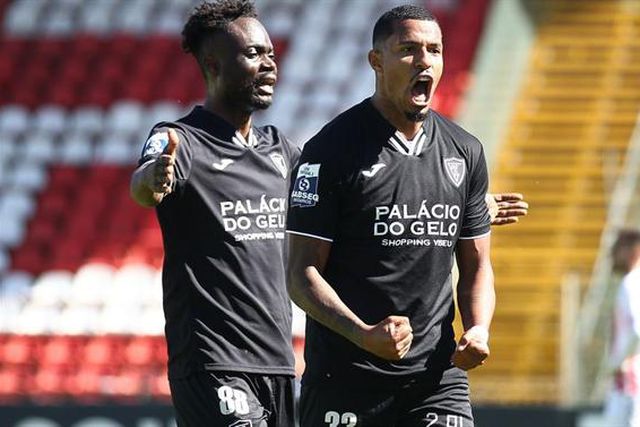 Académico acaba em sufoco depois de estar a vencer por 3-0 aos 20 minutos