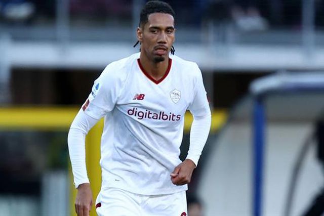 Smalling deverá continuar às ordens de Mourinho