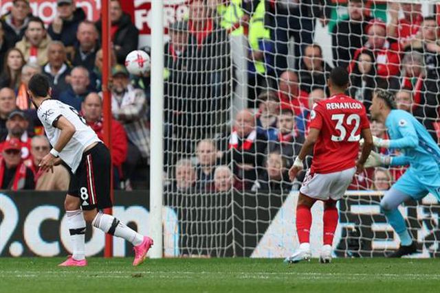 Navas impediu golaço de Bruno Fernandes: «Já lhe disse que só defendeu os meus remates» (vídeo)