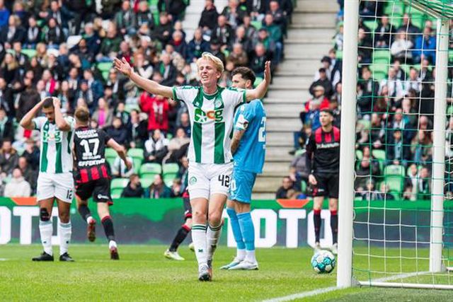 Falhou jogo com o Ajax por causa de exame na universidade