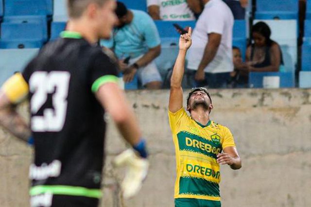 Golaço dá vantagem a Ivo Vieira nas meias-finais da Taça Verde (vídeo)