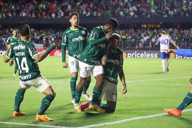 Abel Ferreira sofre, mas arranca primeira vitória