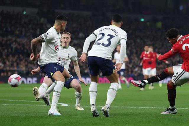Uma parte para cada um só podia dar empate entre Tottenham e Man. United