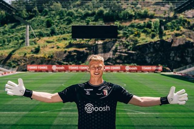  Hornicek renova e ‘visa’ Matheus