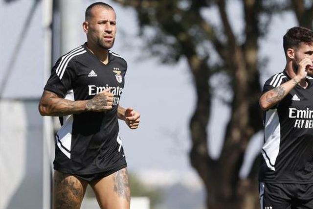 Grupo completo depois de chegada de Otamendi