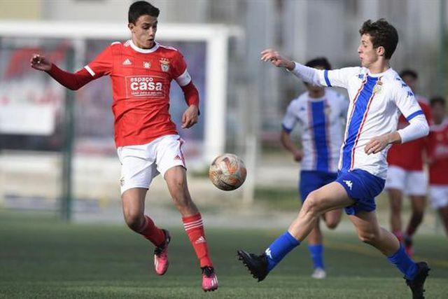 Benfica dá 'mão cheia' e recupera vice-liderança