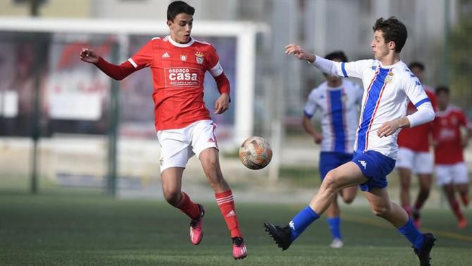 Benfica dá 'mão cheia' e recupera vice-liderança