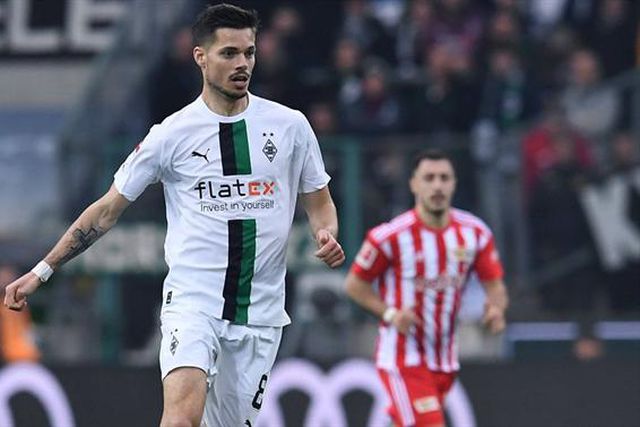 Monchengladbach pensa em «solução criativa» para garantir Weigl