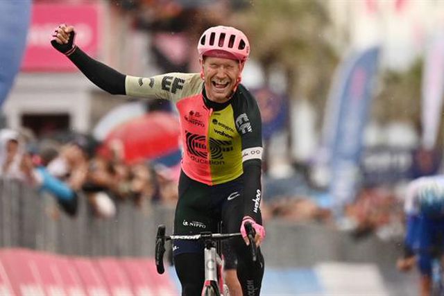 Volta à Itália: João Almeida sobreviveu ao temporal