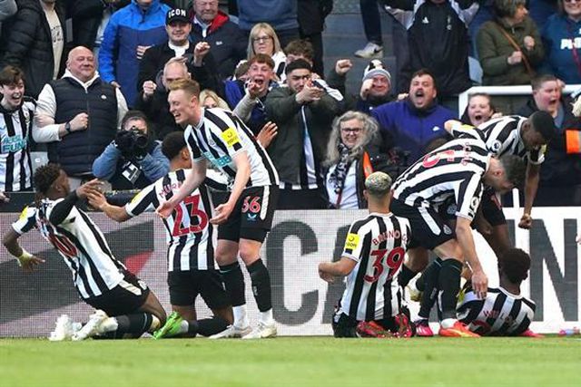 Manchester United perde em Newcastle e cai do pódio (veja os golos)