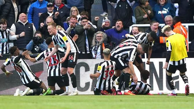 Manchester United perde em Newcastle e cai do pódio (veja os golos)