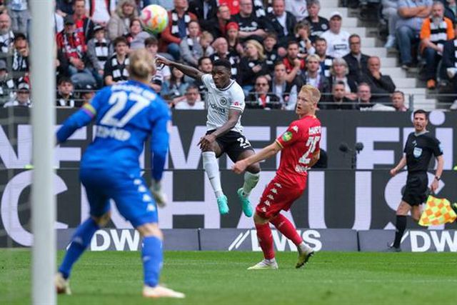 Buta ou Van Basten? Que golo monumental do português! (vídeo)