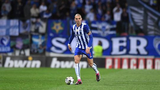 FC Porto clarifica lesão de Pepe