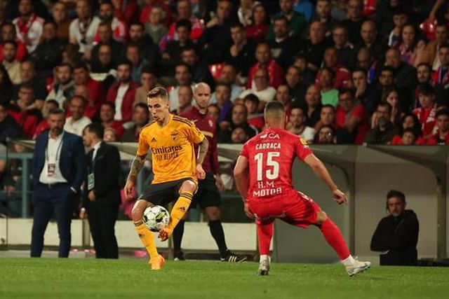 Trios de Benfica e SC Braga escaparam aos amarelos