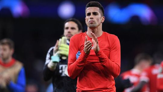 Guardiola terá barrado empréstimo de Cancelo