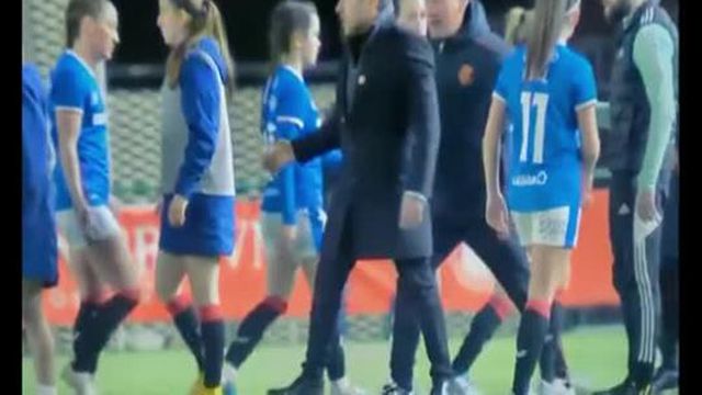 Old Firm feminino termina com cabeçada a treinador do Celtic