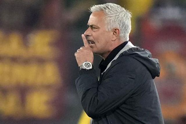 Lenços brancos em protesto contra castigo ao treinador: «Todos com Mourinho» 