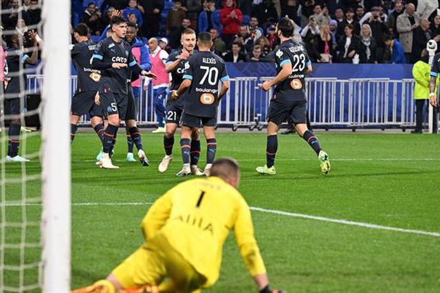 Marselha vence em Lyon com autogolo caricato ao cair do pano (veja os golos)