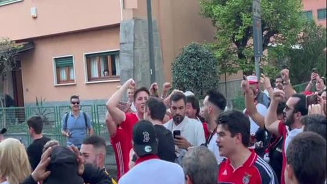 Filho de Schmidt no meio da loucura benfiquista em Milão