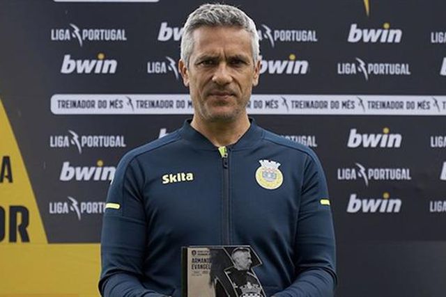 Evangelista recebe prémio de melhor treinador: «Temos sido incansáveis»