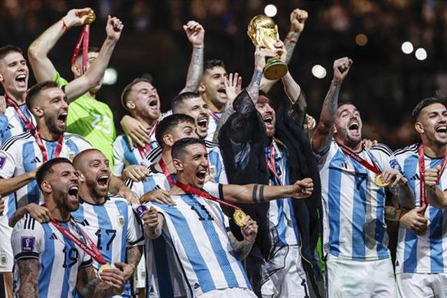 Lugano atira-se à arbitragem: «Ajudaram a Argentina a ser campeã do mundo»