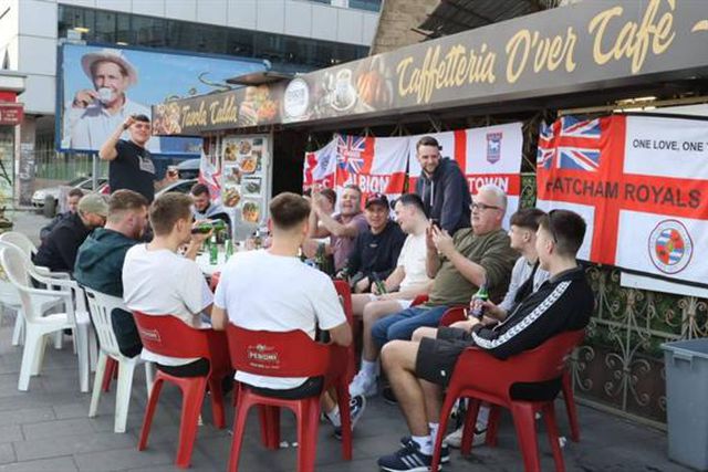 Polícia com rédea curta para o Itália-Inglaterra: proibição de álcool, cintos e carregadores de telefone