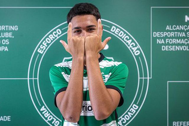 Assina contrato profissional e quer seguir passos de Chermiti