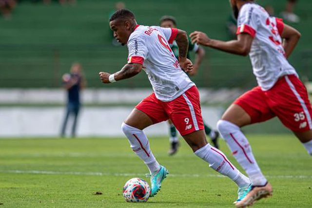 Avançado revela repreensão de Caixinha, Luís Castro lamenta empate