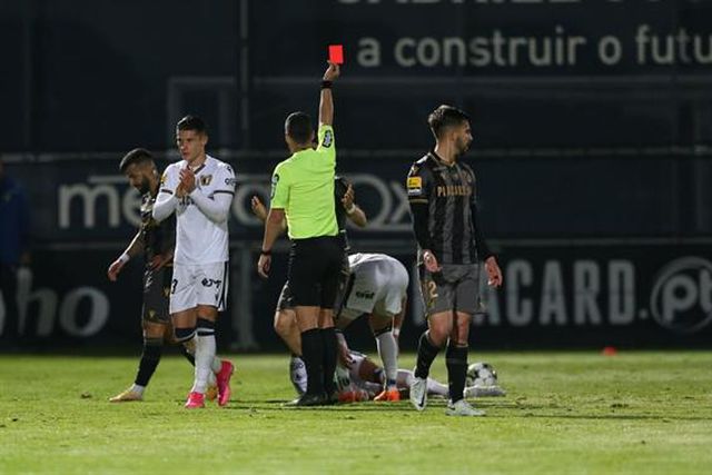 Meia-hora de jornada 28 e já houve duas expulsões (vídeos)