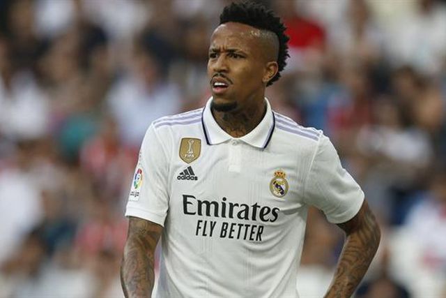 «Militão? Tem de acordar»