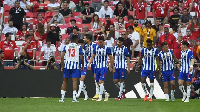 Assistência com classe de Pepê e Uribe faz o empate na Luz (vídeo)