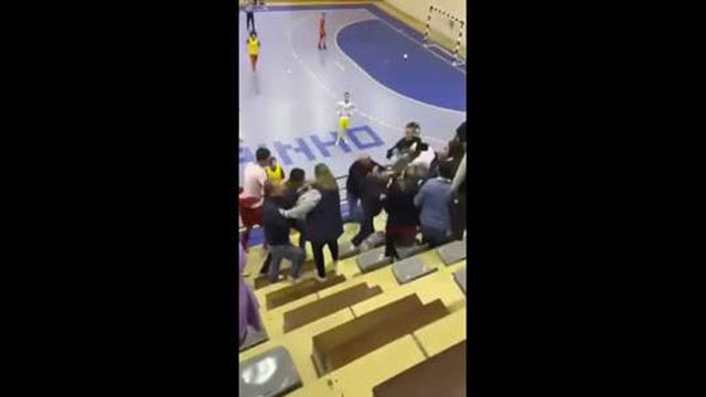 Jogo da distrital de Aveiro interrompido por agressões entre adeptos nas bancadas