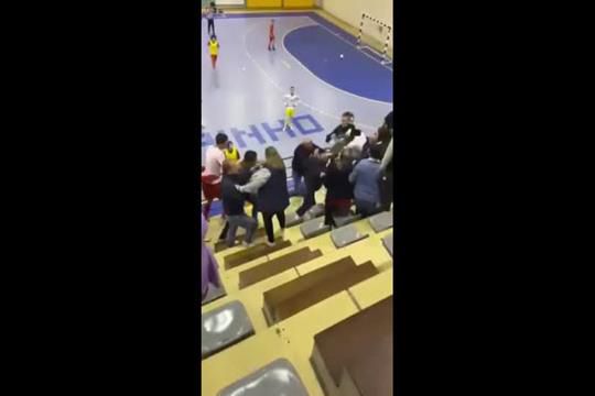 Jogo da distrital de Aveiro interrompido por agressões entre adeptos nas bancadas