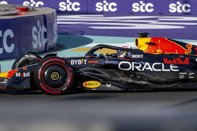 GP Arábia Saudita: Verstappen domina terceira sessão livre