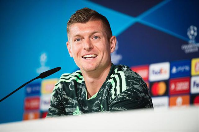 Kroos não deixa Rooney sem resposta