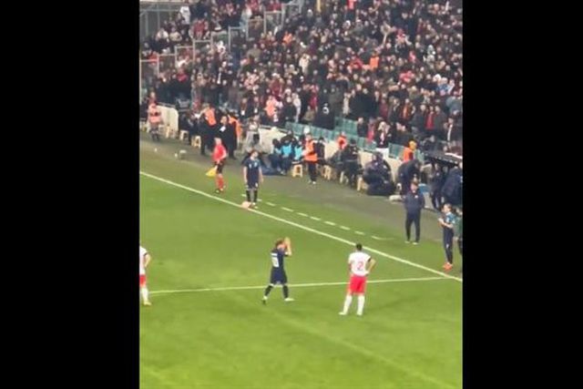 Incrível: Modric ovacionado pelos adeptos da Turquia (vídeo)