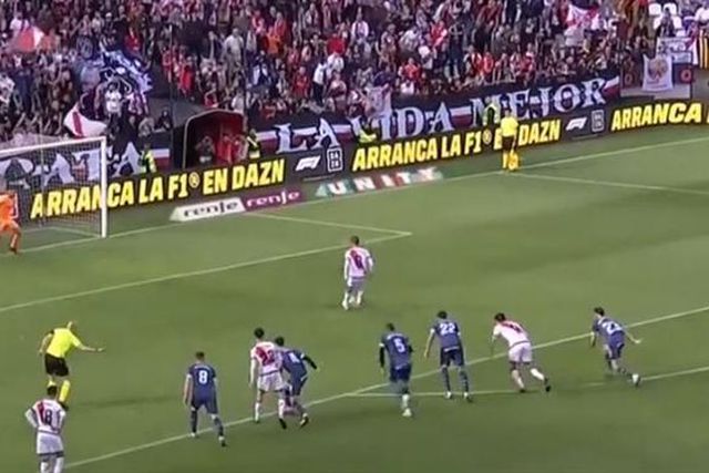 Rayo Vallecano quis inovar no penálti e… deu nisto (vídeo)