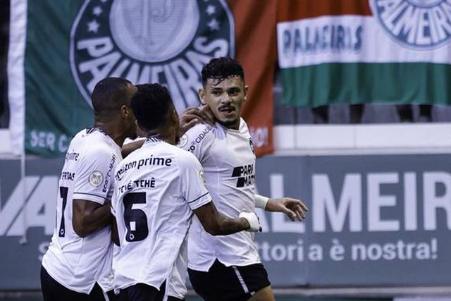 Luís Castro lidera com nove jogadores que passaram pela liga portuguesa