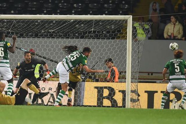Adán repetiu em Guimarães o que já fizera no ano do título