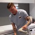 Kroos aproveita folga para fazer tutorial de como passar a ferro (vídeo)