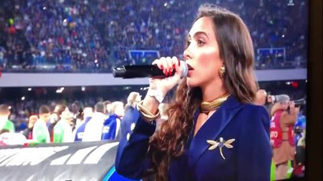 Hino inglês ‘assasinado’, intérprete em lágrimas