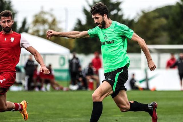 Leões goleiam Vilafranquense em jogo-treino