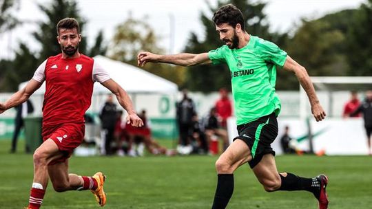 Leões goleiam Vilafranquense em jogo-treino