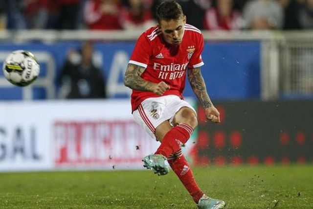 FC Porto atento a Grimaldo