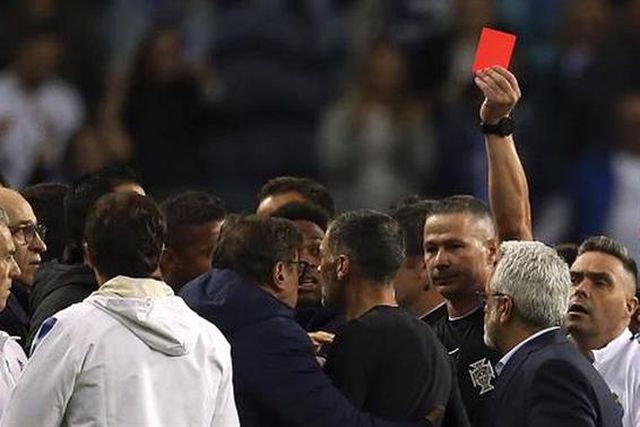 Conceição chamou artista ao árbitro e provocou conflito