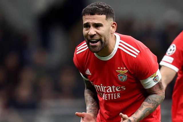 Otamendi enfrenta momento mais delicado da temporada
