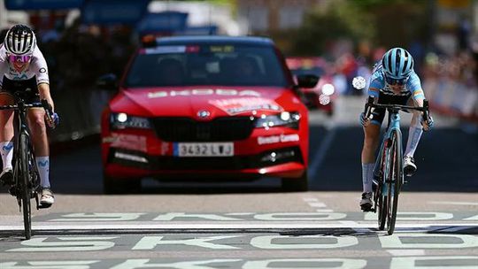 Annemiek Van Vleuten deu a volta à Vuelta feminina