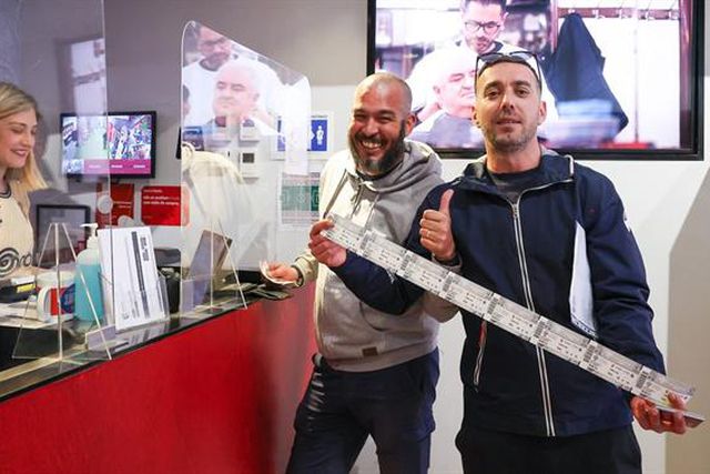 Longas filas para comprar bilhetes para o Jamor (fotos)