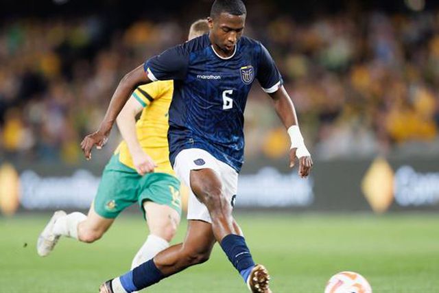 Oficial: Pacho reforça defesa até 2028 a troco de €9 M para o Antuérpia